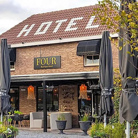 Hotel Four *